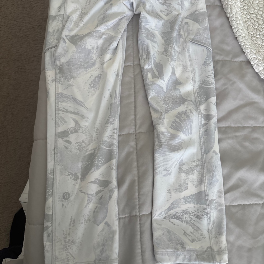 Lululemon Gray Patterned Leggings